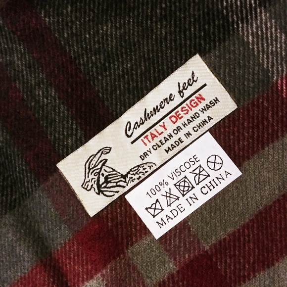 Grey and Red Cashmere feel scarf - Picture 4 of 4